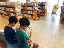 図書館（としょかん）・Library