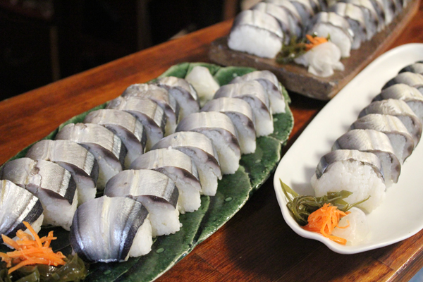 秋刀魚の棒寿司