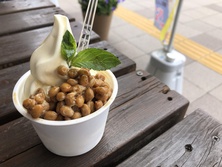 納豆アイス・Nattou soft-serve ice cream