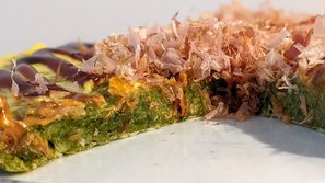 キャベツの座を奪還！？　 海の野菜 スジアオノリ100%のお好み焼きが登場！