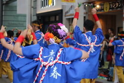 高知県のよさこいチーム「青ノ春」